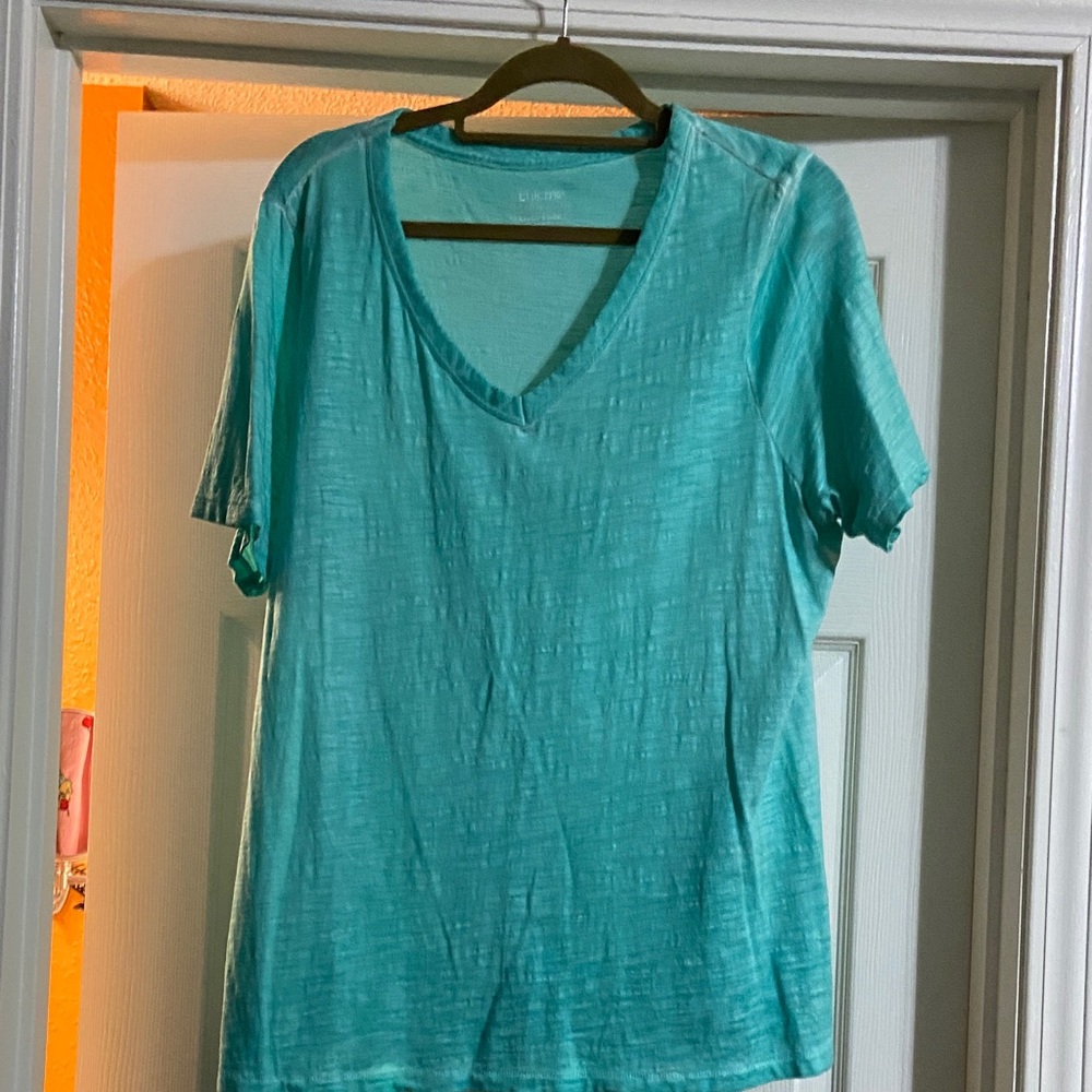 Chico's Aqua Short Sleeve V-Neck Tee